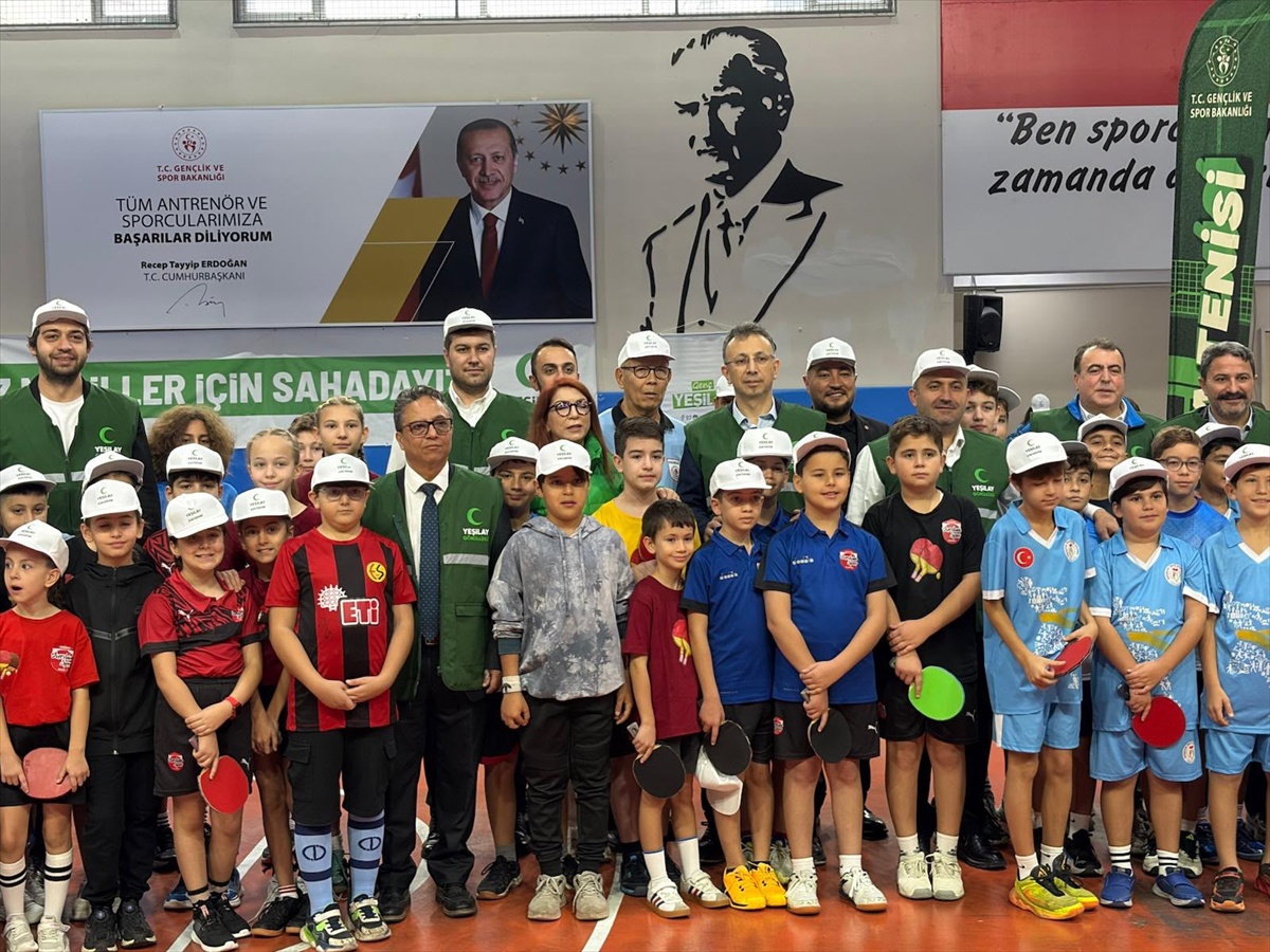 Eskişehir'de bağımlılıkla mücadele etkinliğinde masa tenisi maçları yapıldı