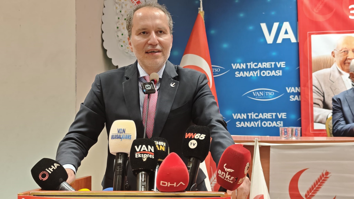 Fatih Erbakan Van İpekyolu kongresinde kardeşlik ve birlik mesajı verdi
