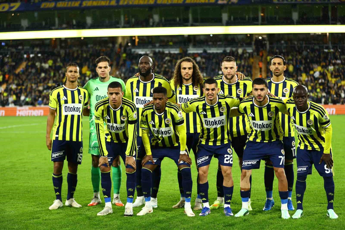 Fenerbahçe, Alanyaspor'u 3-0 yenerek Süper Lig'de üst üste 4. maçında gol yemedi