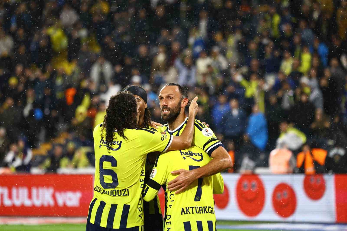 Fenerbahçe'nin forveti Vedat Muriqi, Alanyaspor karşısında ligde 7. golüne ulaştı