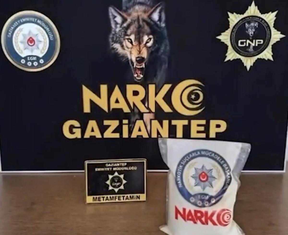 Gaziantep'te araçta 1 kilo metamfetamin ele geçirildi, 2 şüpheli gözaltına alındı