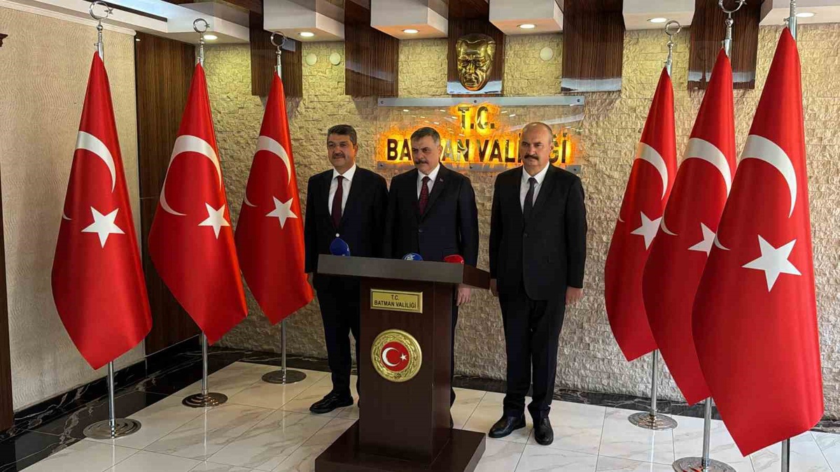 İçişleri Bakanı Çiftçi, Batman Valiliğini ziyaret edip Şeref Defteri'ni imzaladı