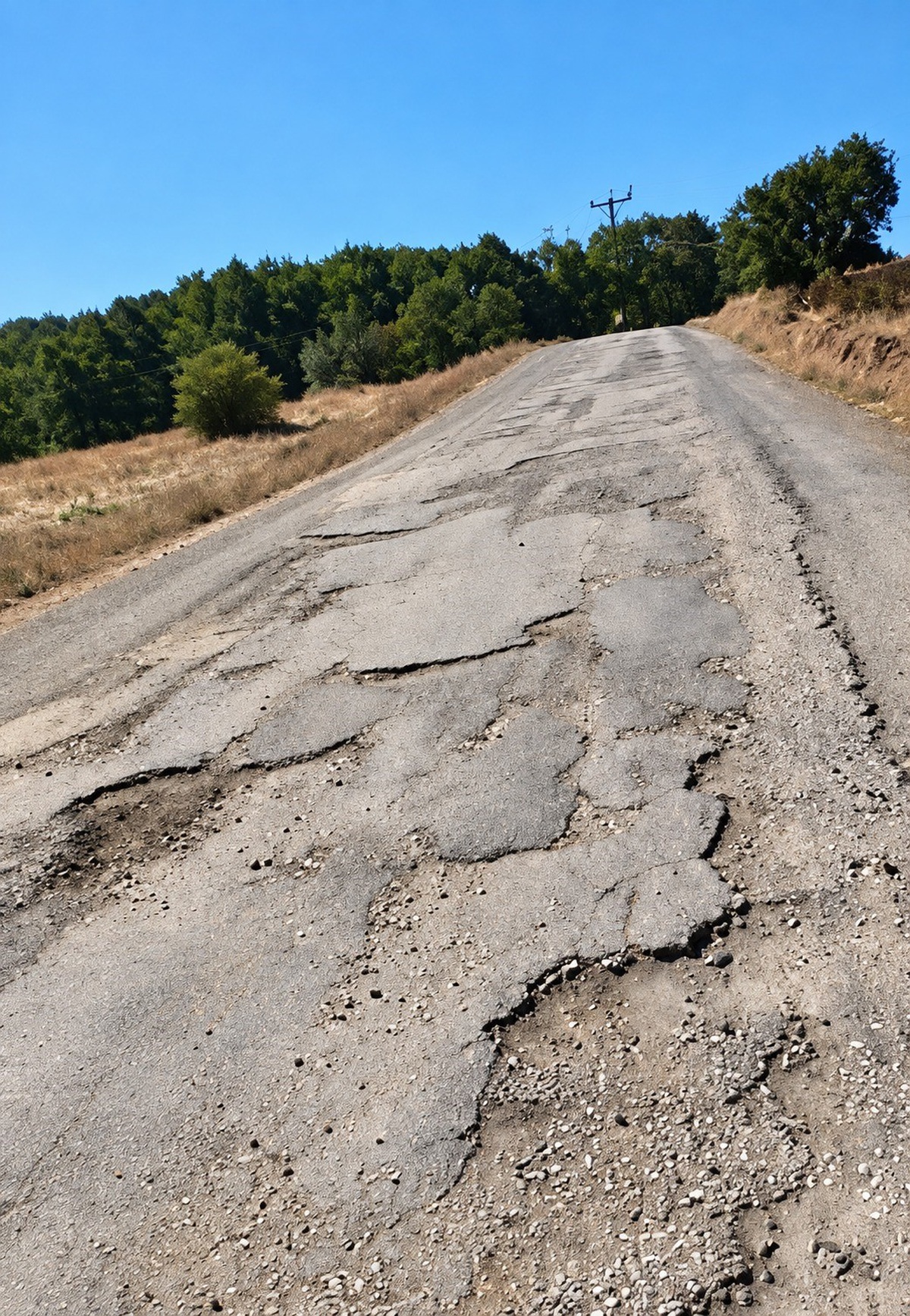 İnhisar Hisarcık'ta köy yolu 2 yıldır onarılmıyor, köylüler tepkili