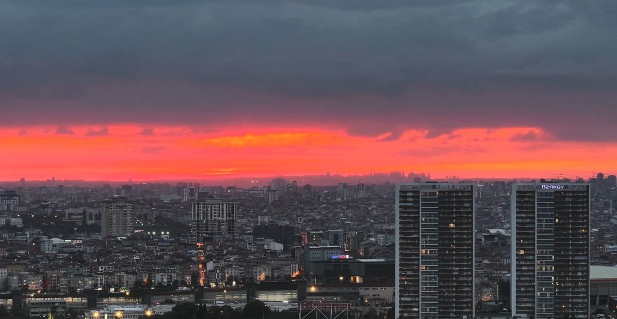 İstanbul'da sağanak sonrası gün batımı dronla görsel şölen oluşturdu