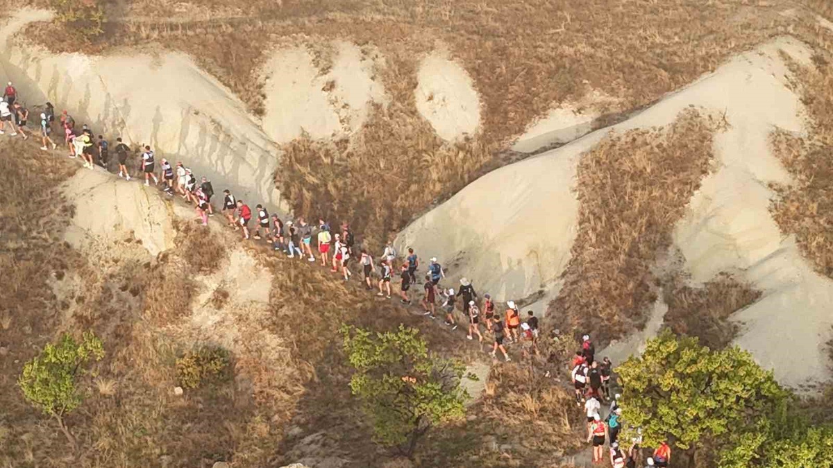 Kapadokya Ultra Trail'inde 73 ülkeden 3 bine yakın sporcu zorlu parkurlarda yarışıyor