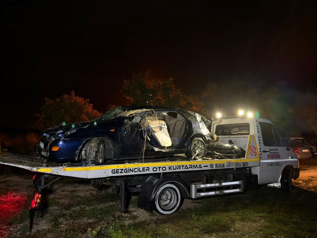 Karabük'ün Safranbolu ilçesinde takla atan otomobilde 3 kişi yaralandı