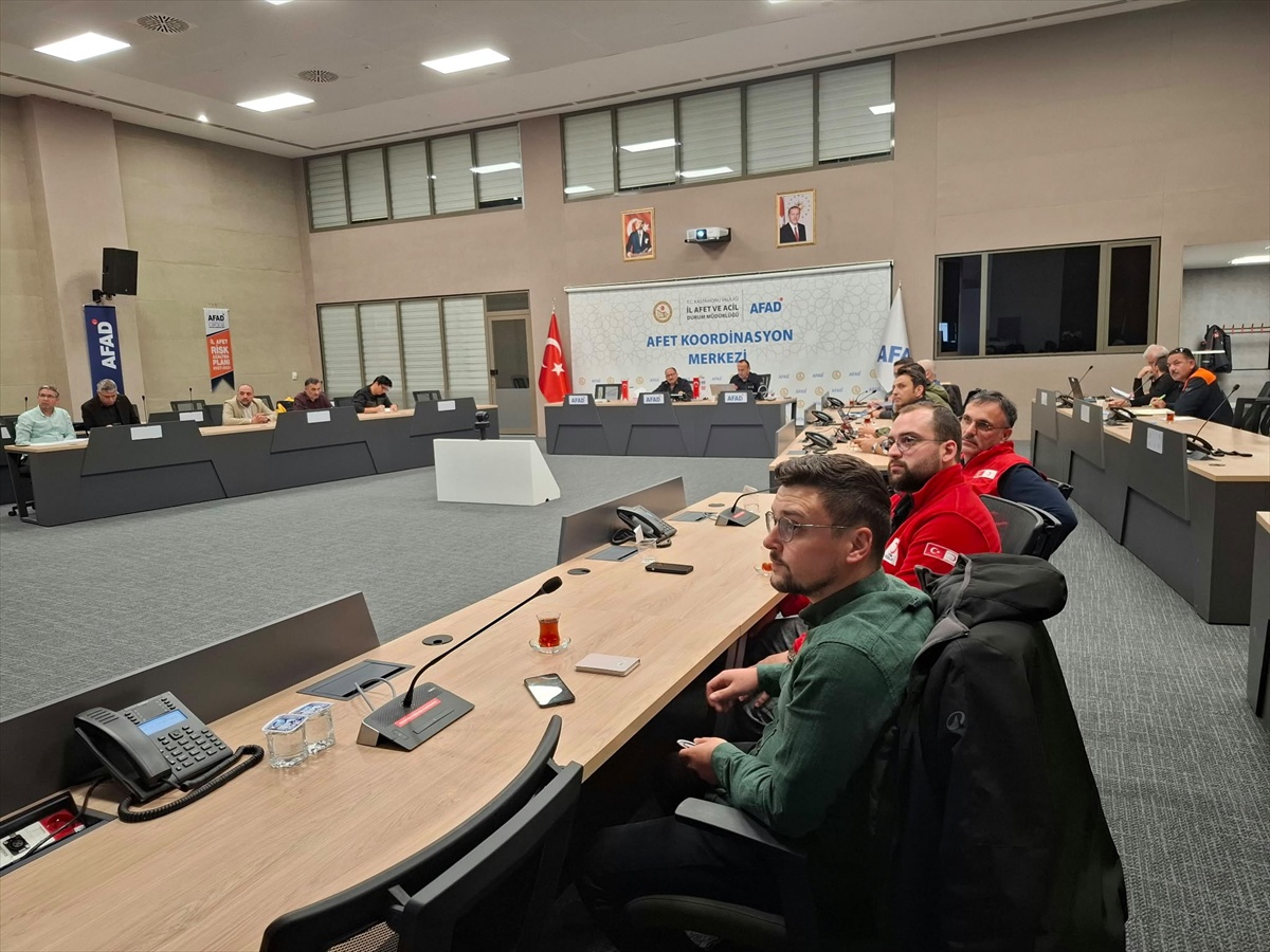 Kastamonu'da sağanak ve fırtına tedbirleri AFAD toplantısında ele alındı