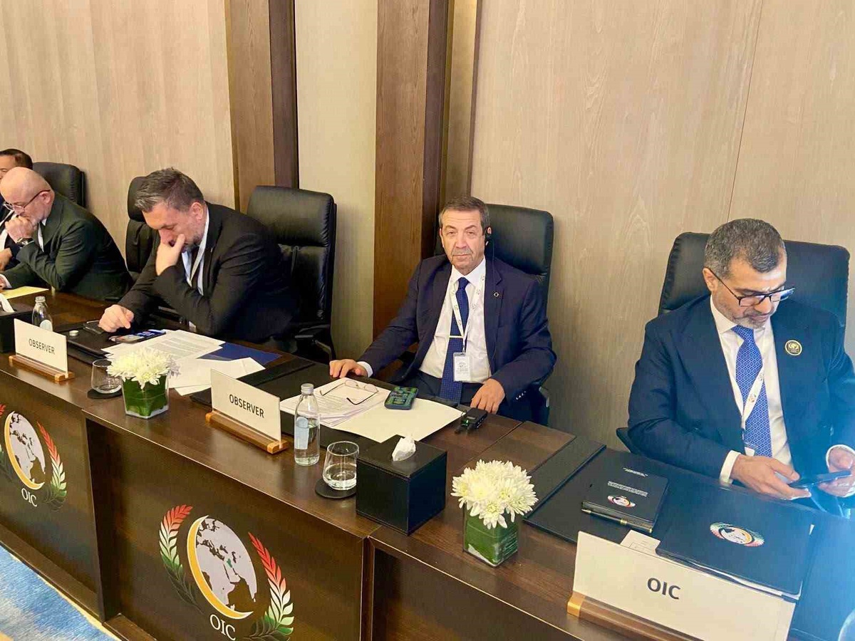 KKTC Dışişleri Bakanı Ertuğruloğlu, Bağdat'ta İİT 52. Bakanlar Konseyi'ne katıldı
