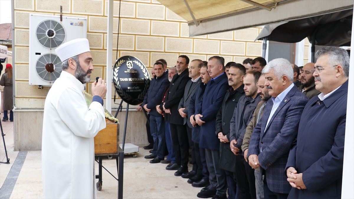 Kocaeli'de selde ölen eski muhtar Mustafa Kedikli (65) son yolculuğuna uğurlandı