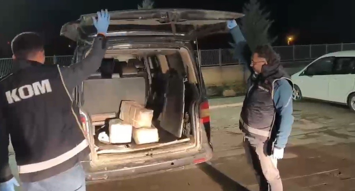 Konya'da iki araçta 163 ruhsatsız tabanca ele geçirildi, 5 şüpheli tutuklandı