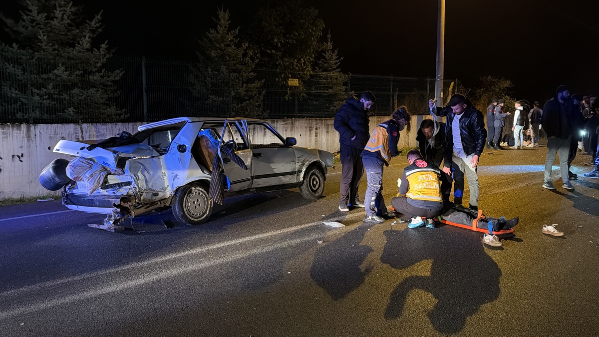 Kütahya Güveççi'de takla atan otomobilde 1'i ağır 4 kişi yaralandı