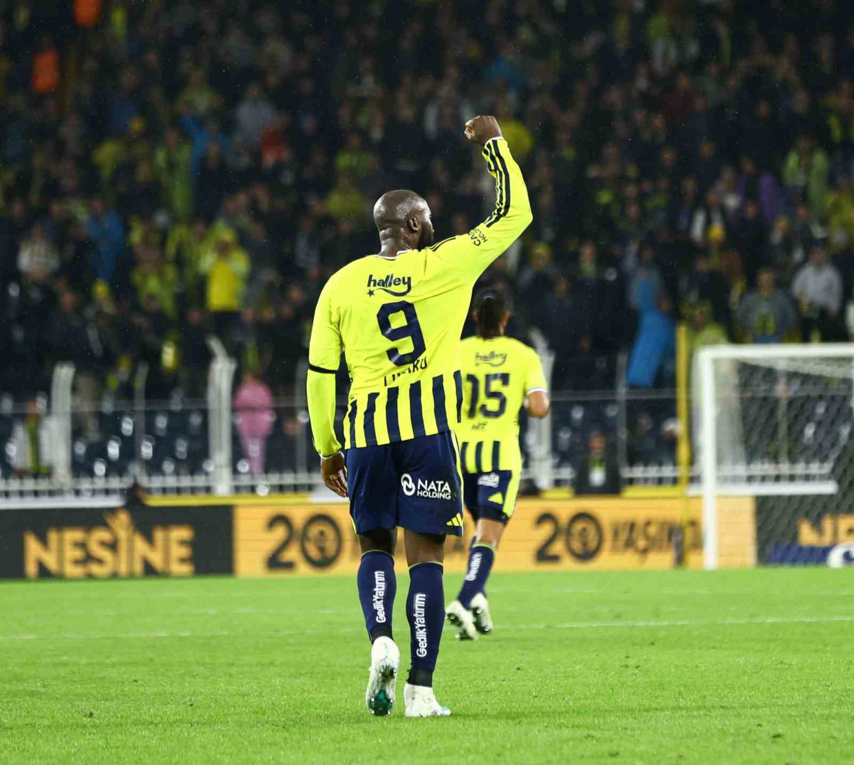 Lukaku, Fenerbahçe'nin Alanyaspor maçında 40. dakikada bu sezonki ilk golünü attı