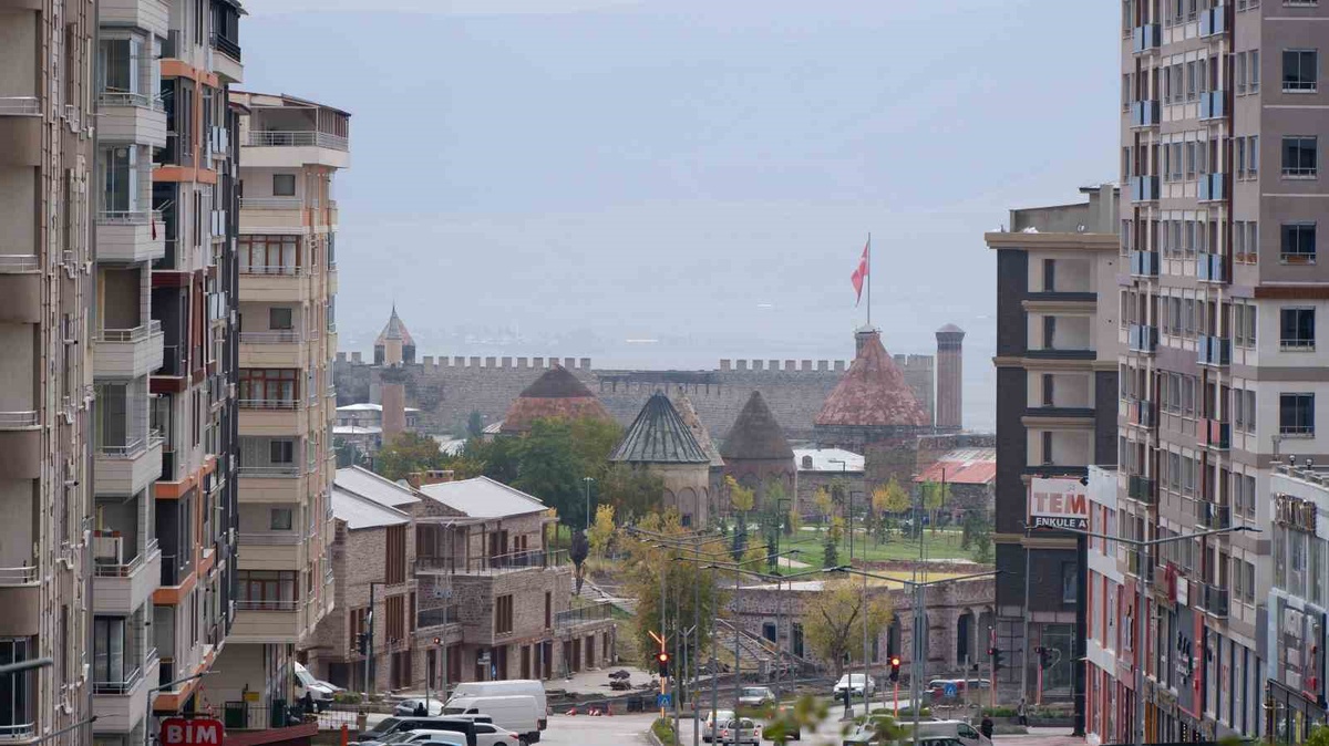 Meteoroloji Genel Müdürlüğü, Erzincan ve Bayburt için 80 km/sa fırtına uyarısı yaptı