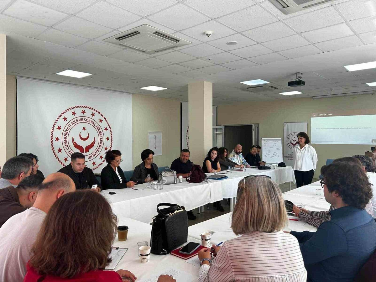 Muğla Aile ve Sosyal Hizmetler İl Müdürlüğü kamu personeline içerme eğitimi verdi