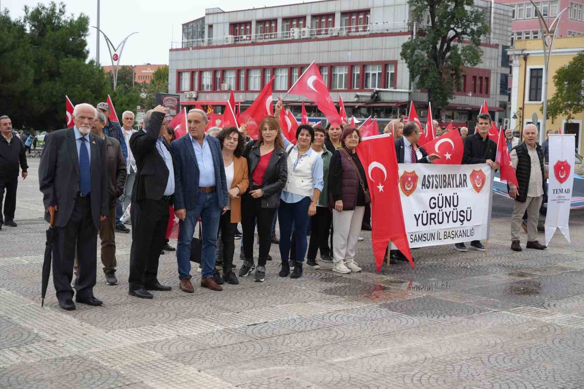 Samsun'da emekli astsubaylar hakları için yürüdü: '100 TL hala 2026'da da 100 TL'
