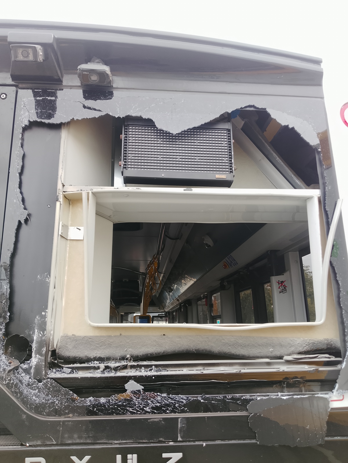 Silivri'de çöp kamyonu ile İETT otobüsü çarpıştı, kazada yaralanan olmadı