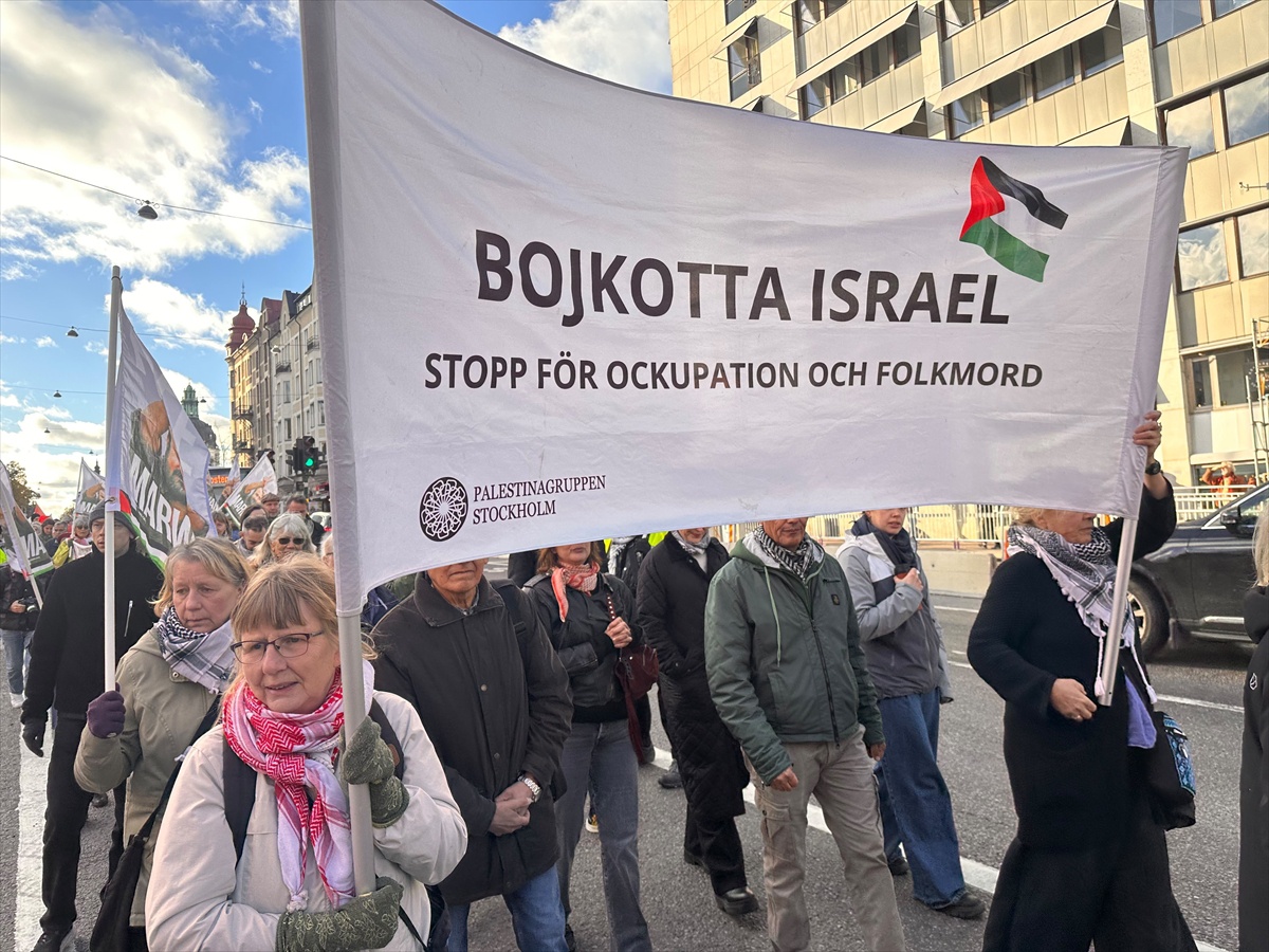 Stockholm'de yüzlerce kişi İsrail'in Gazze'deki savaş suçlarını kınadı
