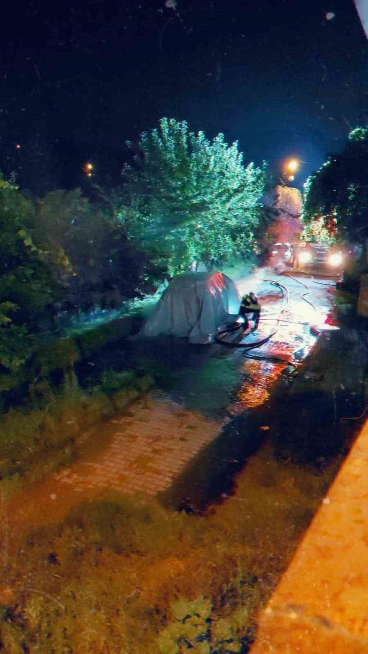 Trabzon Araklı'da park halindeki elektrikli otomobil yanarak kullanılamaz hale geldi
