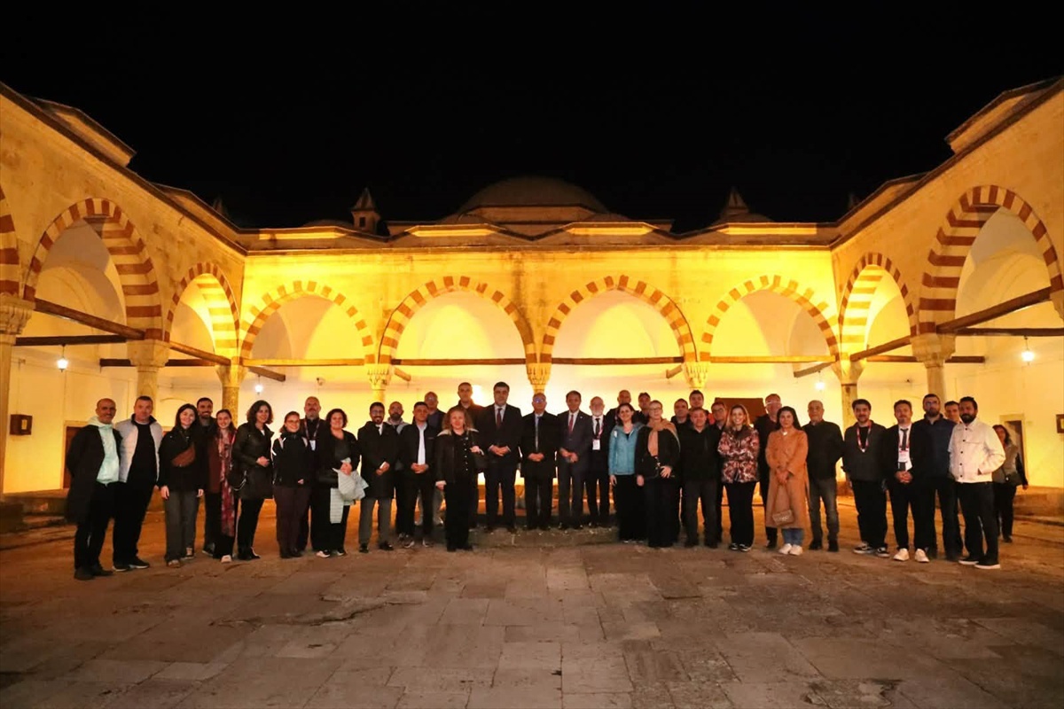 Türkiye Acil Tıp Derneği heyeti Edirne'deki Sultan II. Bayezid Sağlık Müzesini gezdi