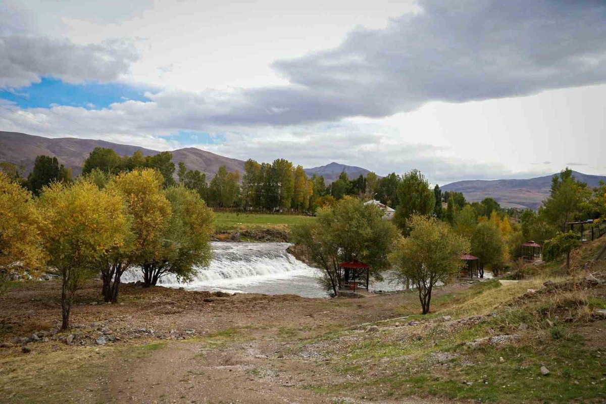 Van Muradiye Kaymakamlığı Balık Bendi projesi için saha incelemesi gerçekleştirdi