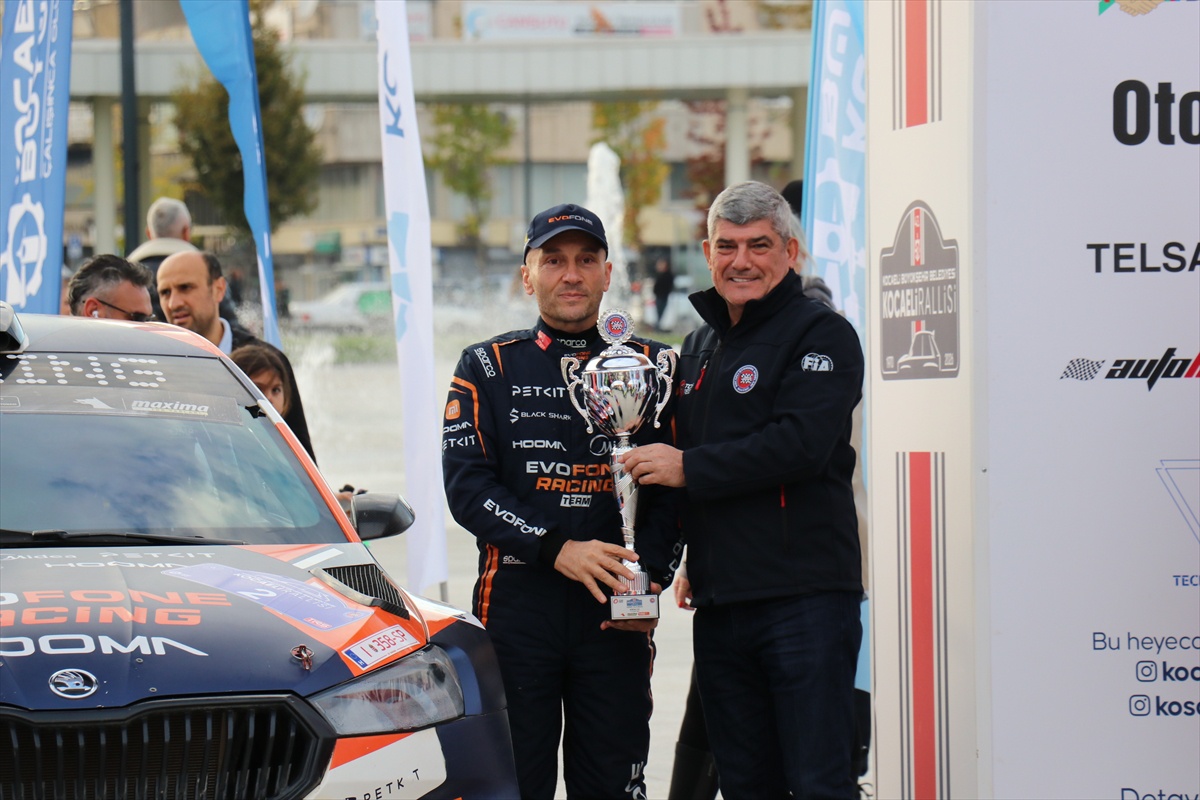 43. Kocaeli Büyükşehir Rallisi'ni Uğur Soylu-Soner Tamer ekibi kazandı