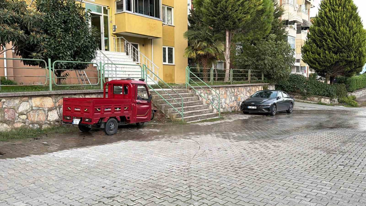 Adapazarı'nda taşındığı evden son eşyalarını almaya gelen adam, husumetli alt kat komşusu tarafından vurularak öldürüldü