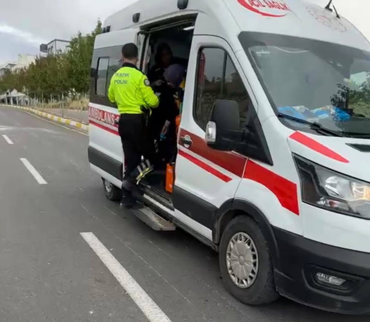 Adıyaman'da kilitli parke taşına çarparak devrilen motosiklette 1 kişi yaralandı