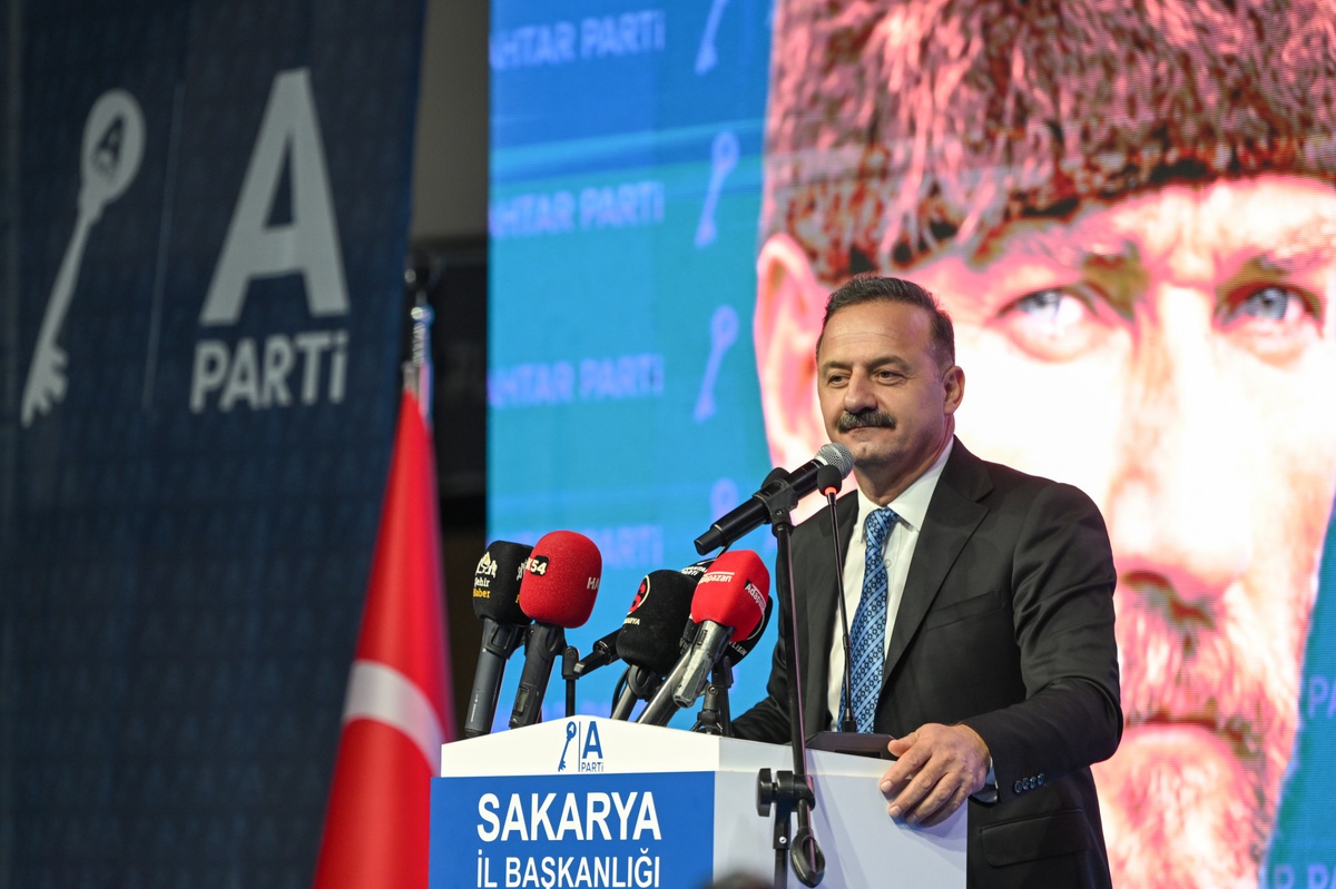 Ağıralioğlu Sakarya'da ittifak iddialarına 'Kendinize gelin' diye seslendi