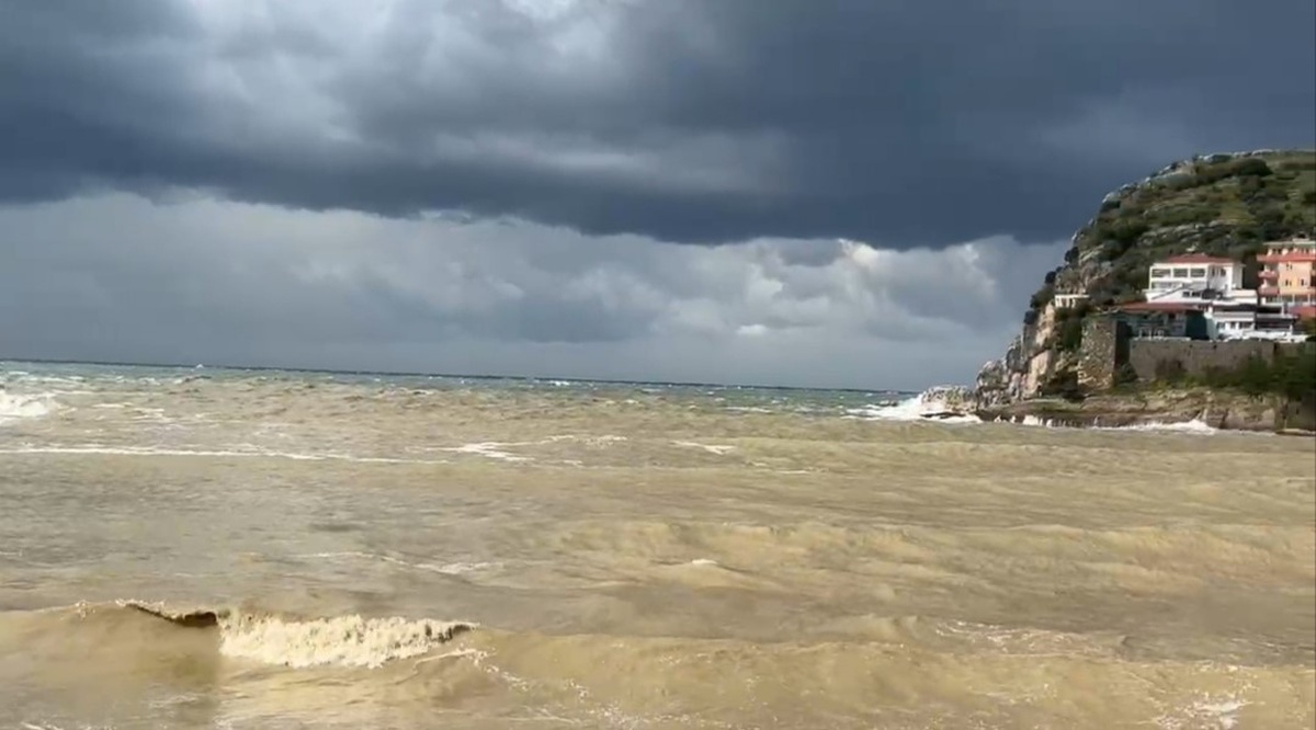 Amasra'da sabah fırtına öğleden sonra yerini güneşe bıraktı, sıcaklık 4 derece arttı