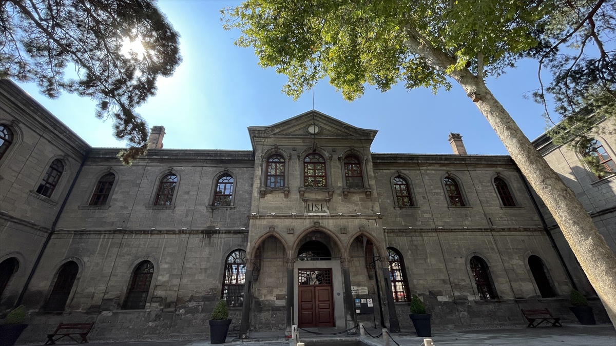 ASIRLIK MEKTEPLER - Milli Mücadele kahramanlarının "Taş Mektep"i 133 yıllık eğitim serüvenini sürdürüyor