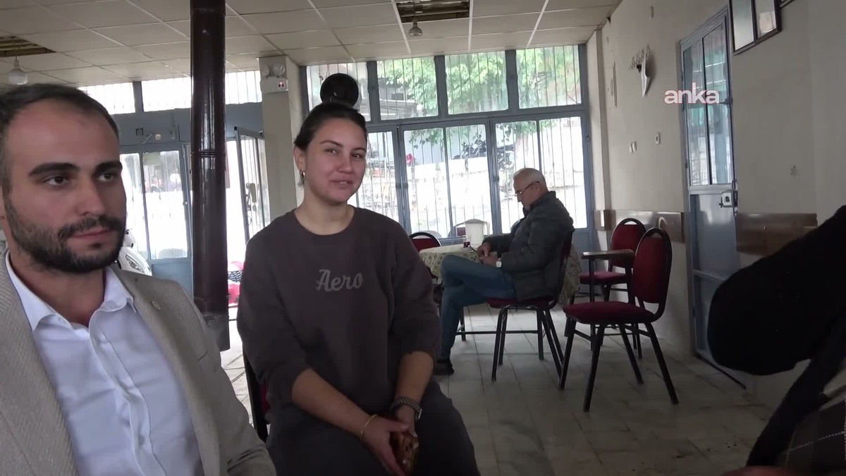 Aydın Germencik'te Ceren Uslu, köyünde tek kadın esnaf olarak kahvehane işletiyor