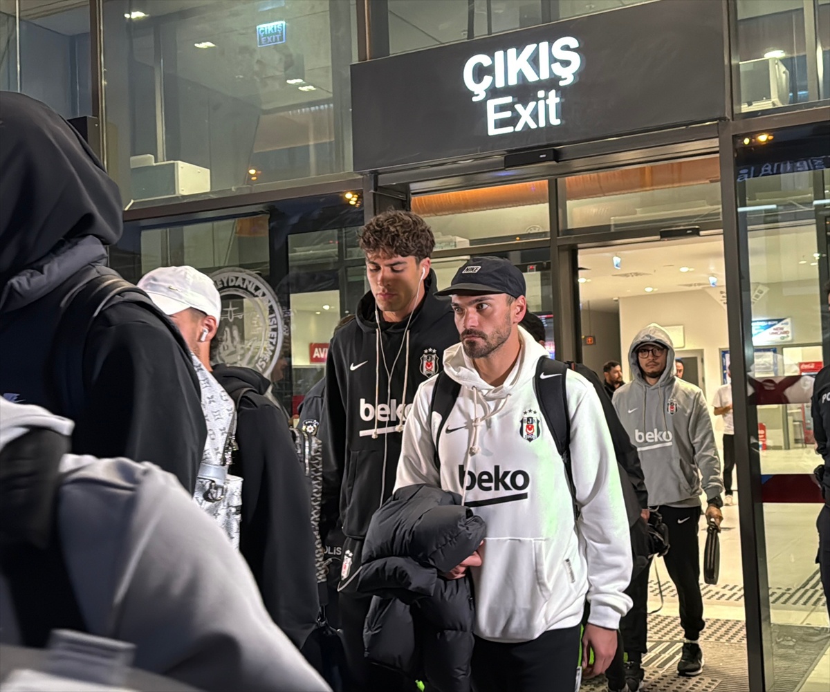 Beşiktaş, Trabzonspor maçı öncesi Trabzon'a gelerek otele hareket etti