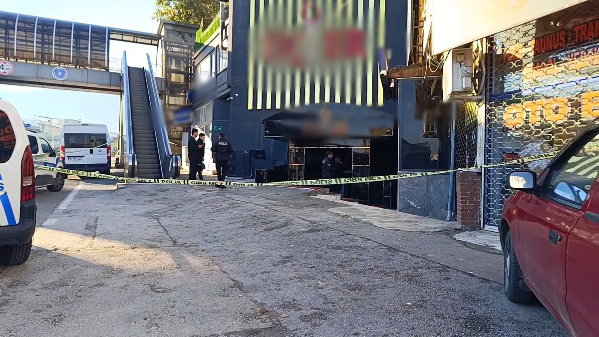 Bursa'da eğlence mekanına otomobilden ateş açıldı, polis şüphelileri arıyor