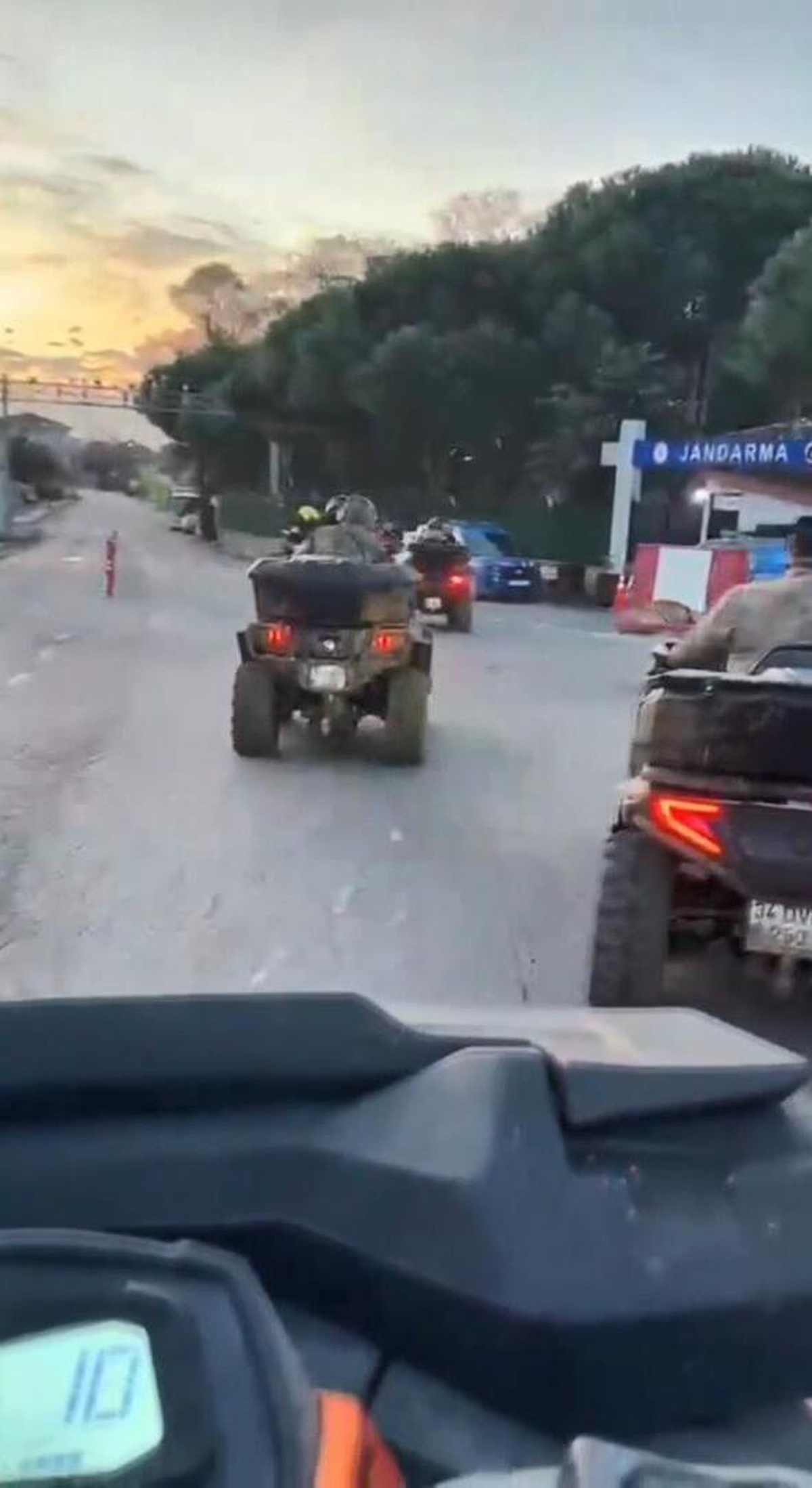 Çatalca Karacaköy'de mantar ararken kaybolan 1'i kadın 2 kişi sabaha karşı bulundu