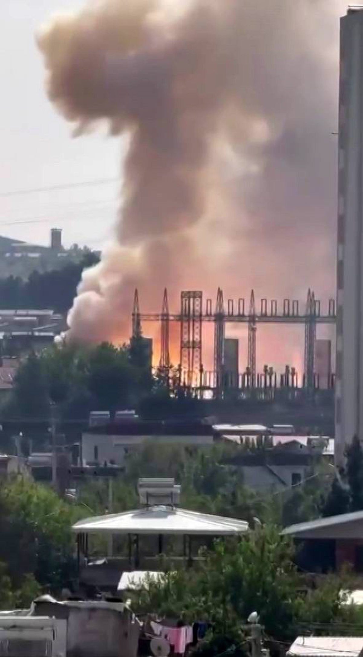 Diyarbakır'da TEİAŞ trafosu patladı, 80 bine yakın ev ve iş yeri elektriksiz kaldı