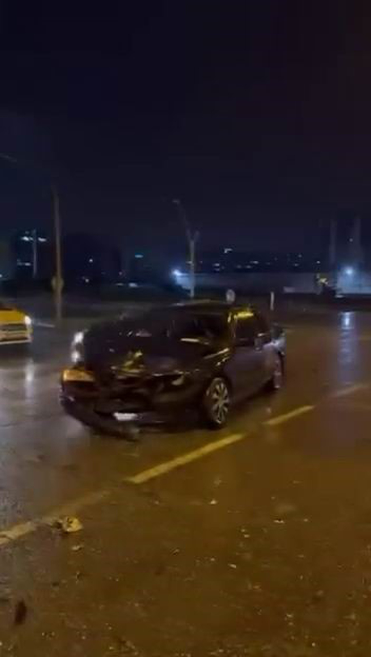 Diyarbakır-Elazığ yolunda iki otomobil çarpıştı, kazada 2 kişi yaralandı