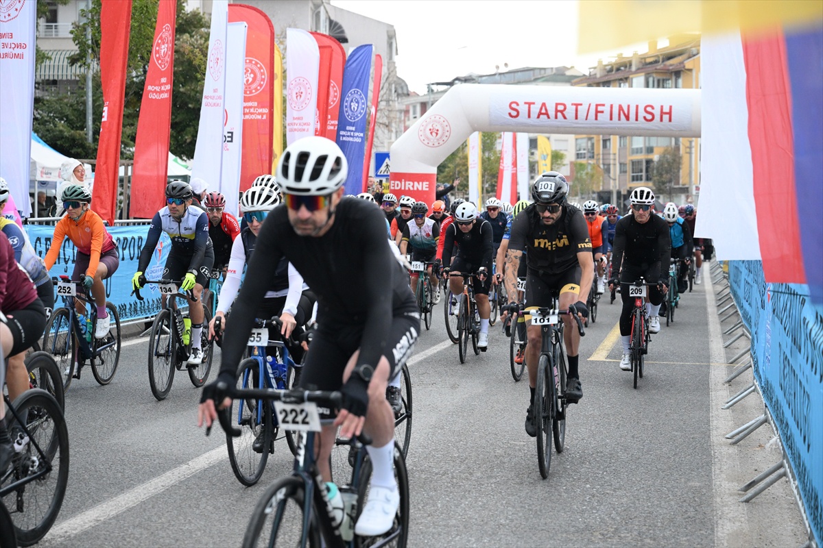 Edirne'de 17. Cumhuriyet Kupası Bisiklet Yol Yarışı'na 120 sporcu katıldı