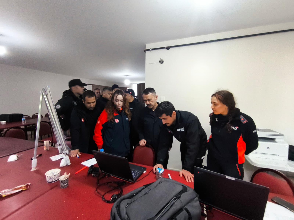 Gebze'de sele kapılan cipte kaybolan kişi için arama çalışmaları sürüyor