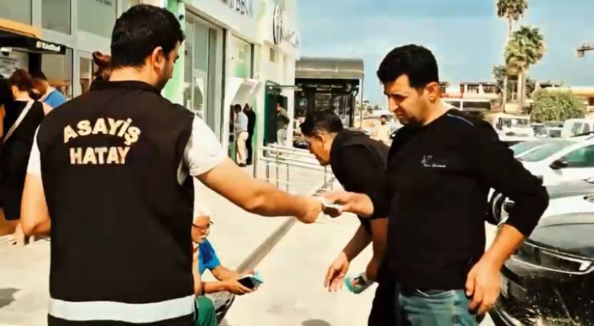 Hatay Emniyet Müdürlüğü ekipleri dolandırıcılığa karşı vatandaşları bilgilendirdi