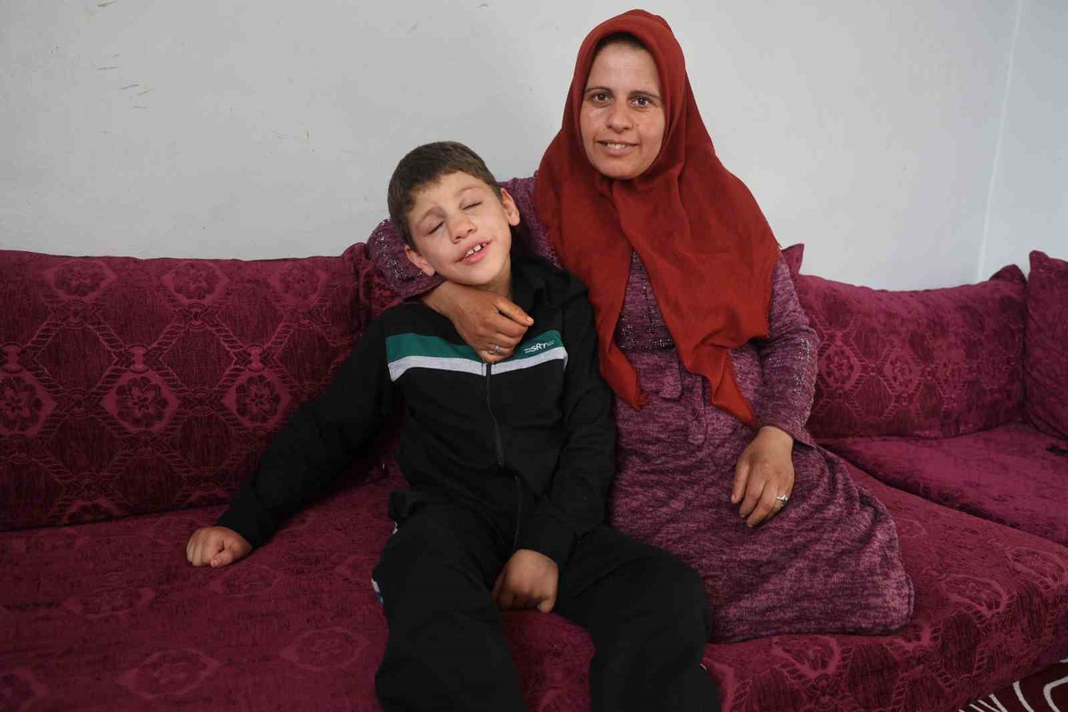 Doğumsal katarakt nedeniyle göremeyen 8 yaşındaki Ömer, ameliyatla umuda kavuştu