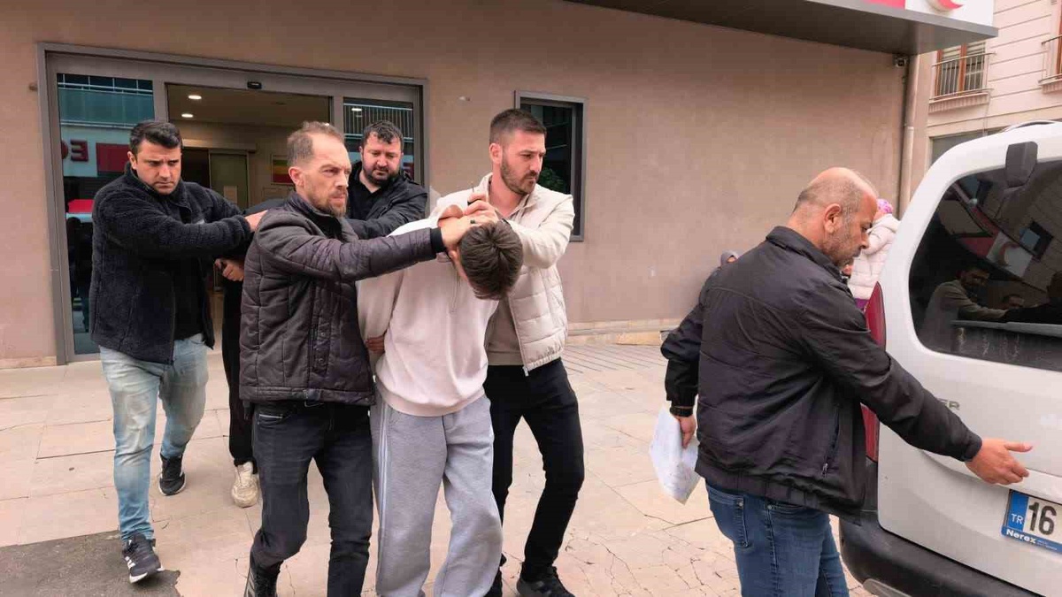 İnegöl'de kız meselesi kavgasında 18 yaşındaki Emre Acar öldü! Şüpheli, yaraladığı arkadaşlarını görmeye geldiği hastanede yakalandı