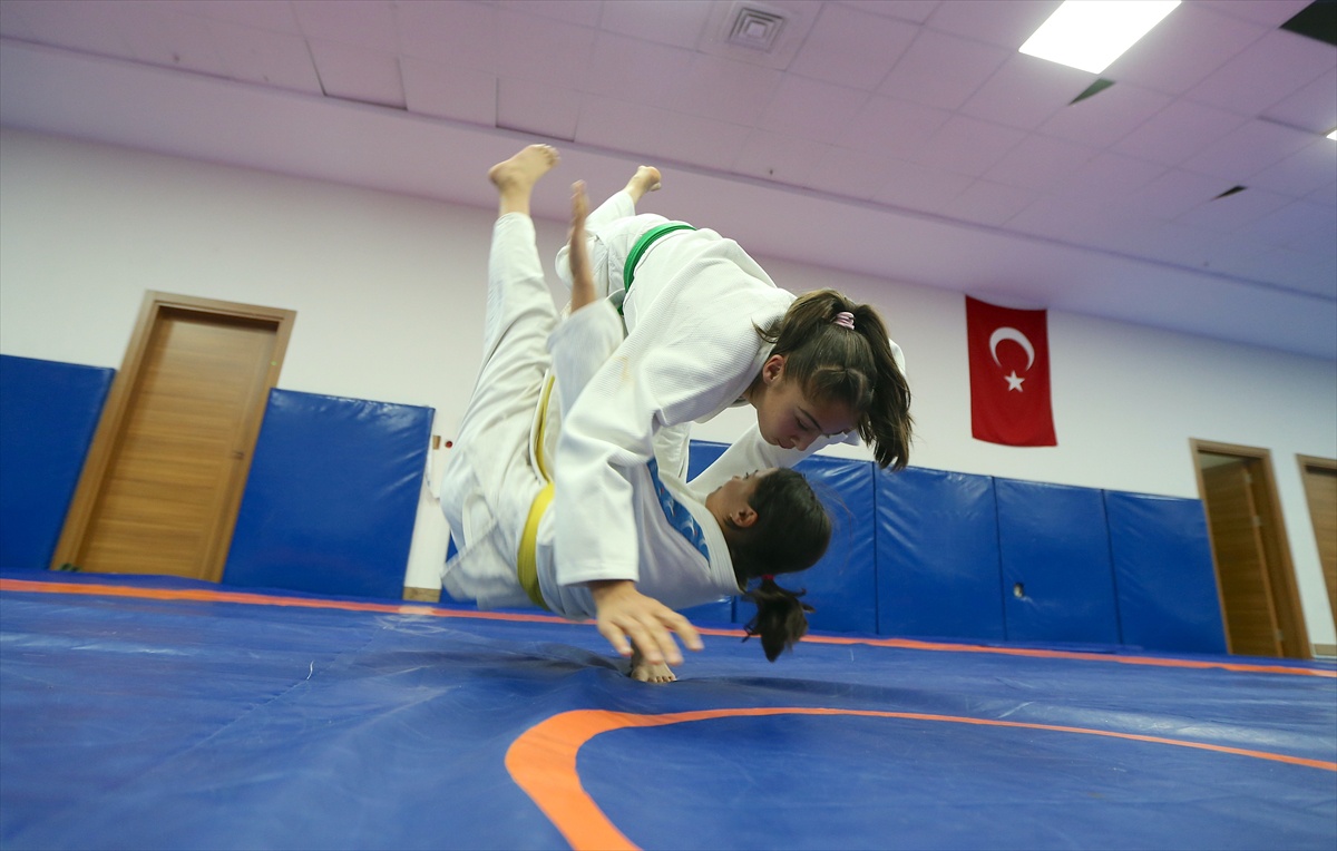 Karslı Şeyma Ülbeği, kuraşta Avrupa ikincisi olarak dünya şampiyonluğunu hedefliyor