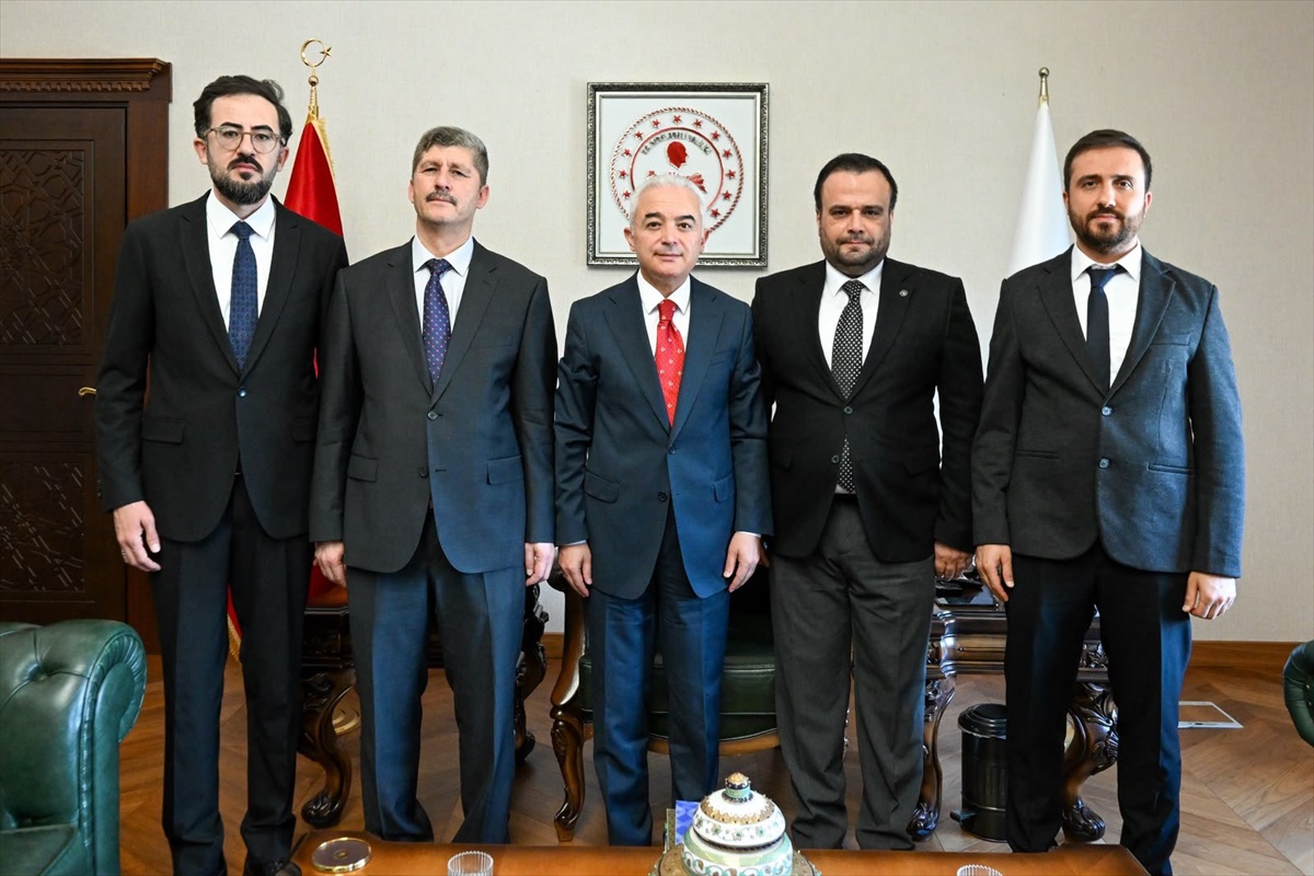 Kırklareli Valisi Turan, İlahiyat Fakültesi Dekanı Erkan'ı makamında kabul etti