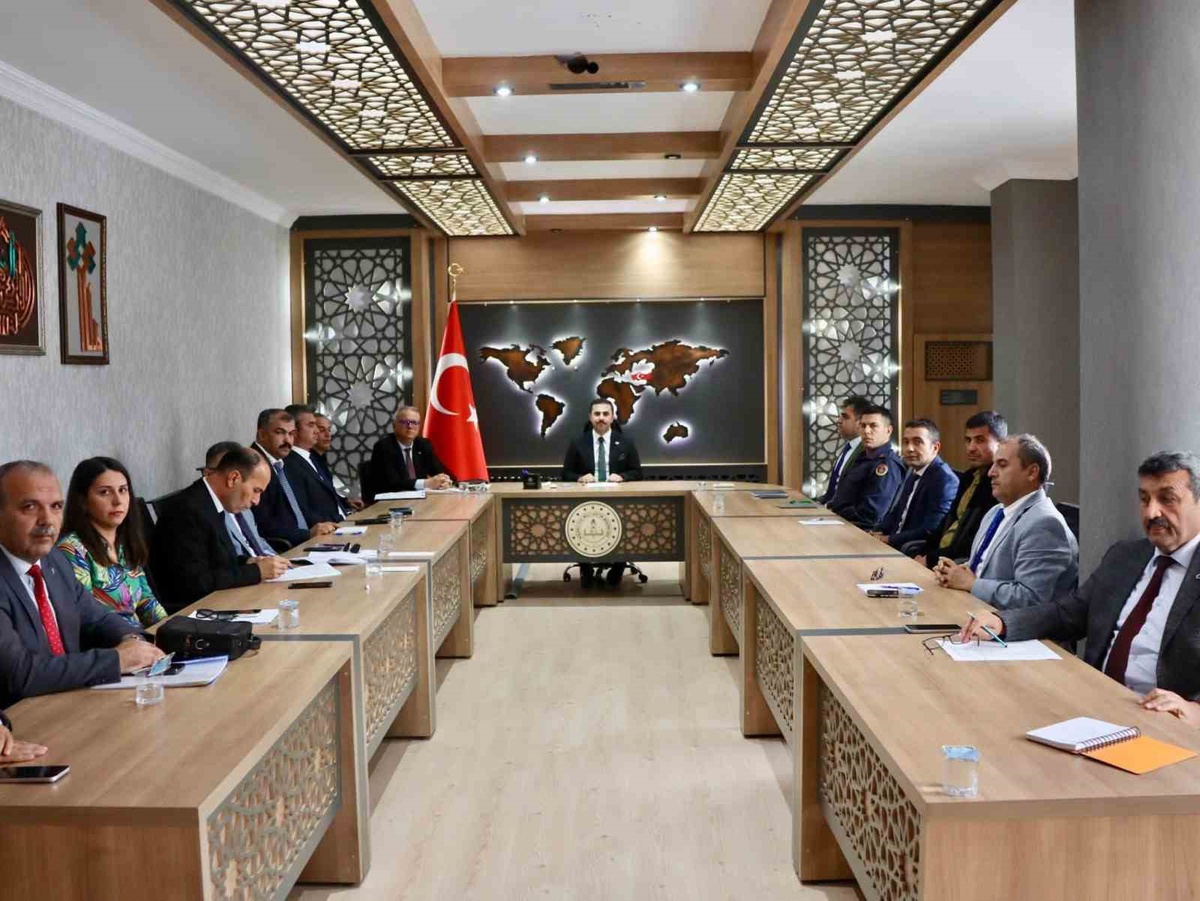 Koçarlı Kaymakamı Taşkın başkanlığında ilçe idare şube başkanları toplantısı yapıldı