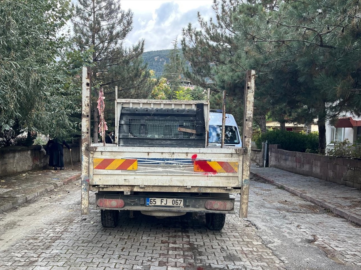 Konya Akşehir'de kamyonet geri manevrada iki kişiyi yaraladı, sürücü gözaltına alındı