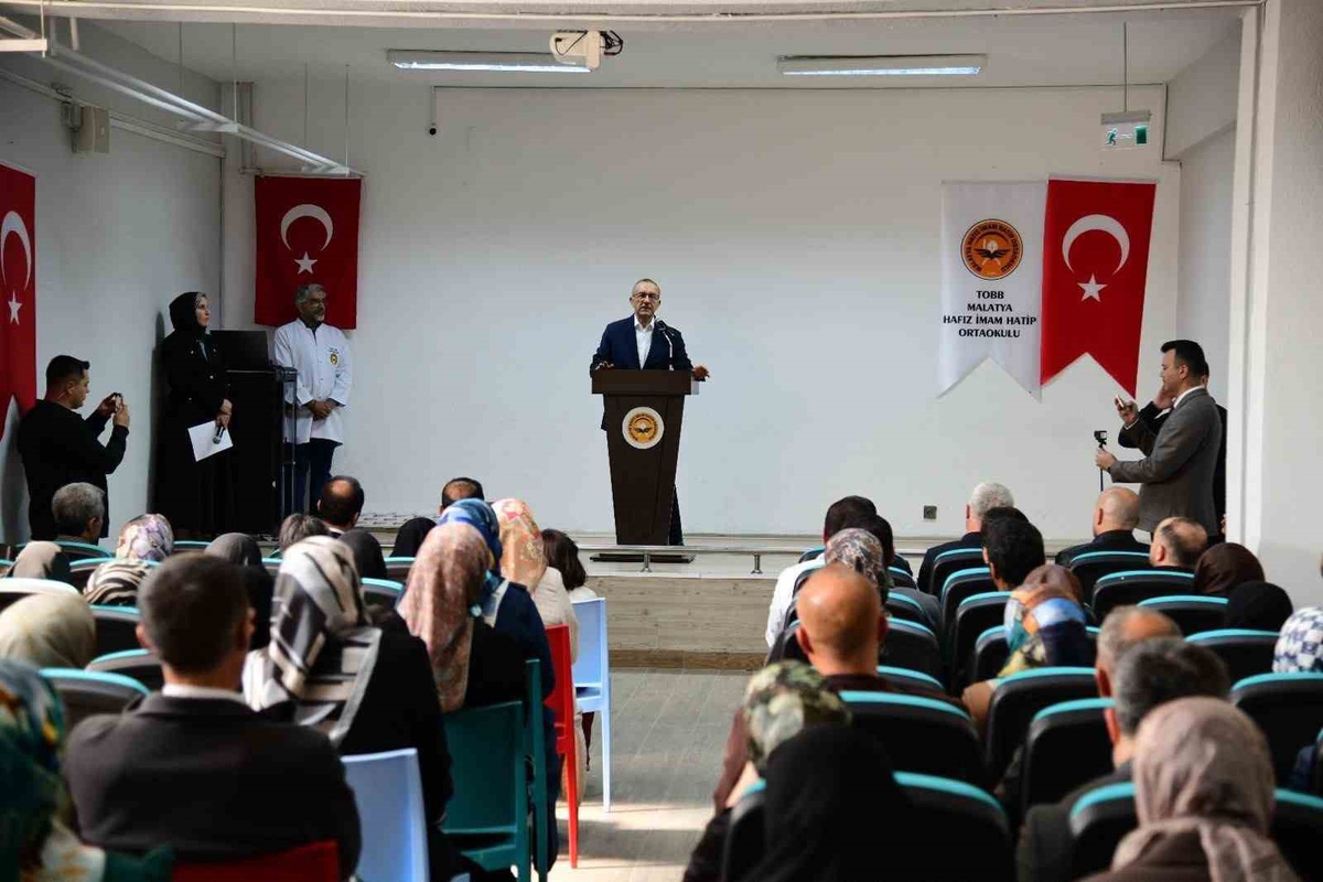 Malatya Valisi Yavuz, İmam Hatip okullarını İslam dünyasına model gördü