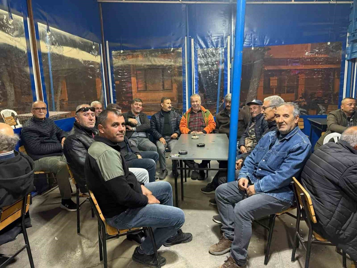 MHP Gömeç İlçe teşkilatı, zeytin üreticilerinin sorunlarını Ulubeyler'de dinledi