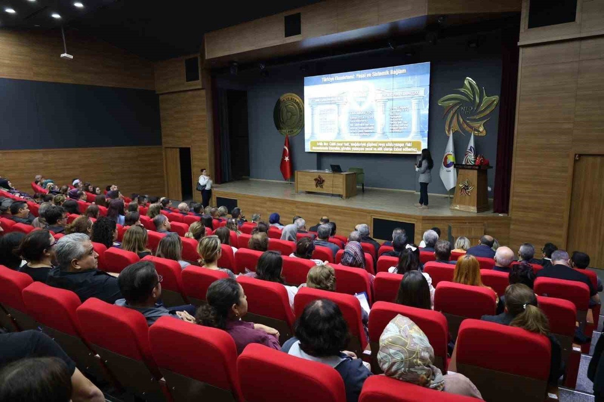 Nazilli'de öğretmen ve idarecilere okul güvenliği eğitimi verildi