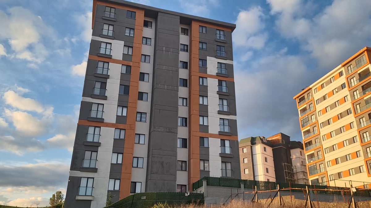 Pendik'te inşaat alanında toprak kaydı! 9 katlı apartman boşaltıldı