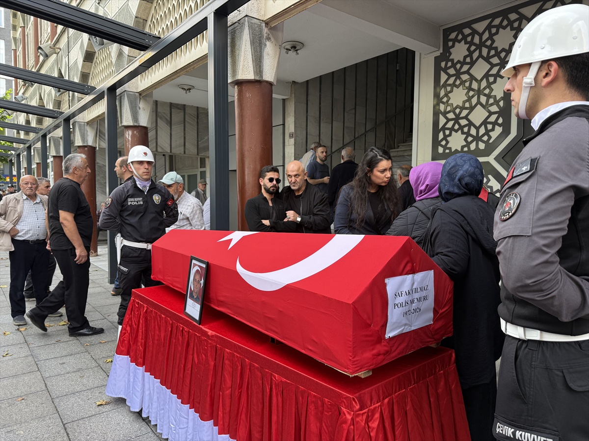 Rize'de kalp krizi sonucu ölen polis memuru Şafak Yılmaz, Akpınar köyünde defnedildi